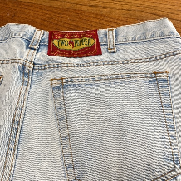 **Sold” Vintage Two Pepper Vintage Men's Denim Shorts. Loose Leg Logo 90's - Picture 9 of 11